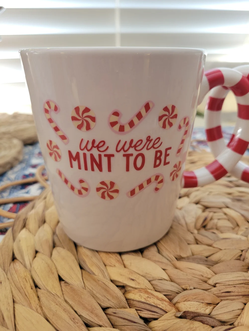 Holiday Candy Cane Handle Mug Set - White and Red